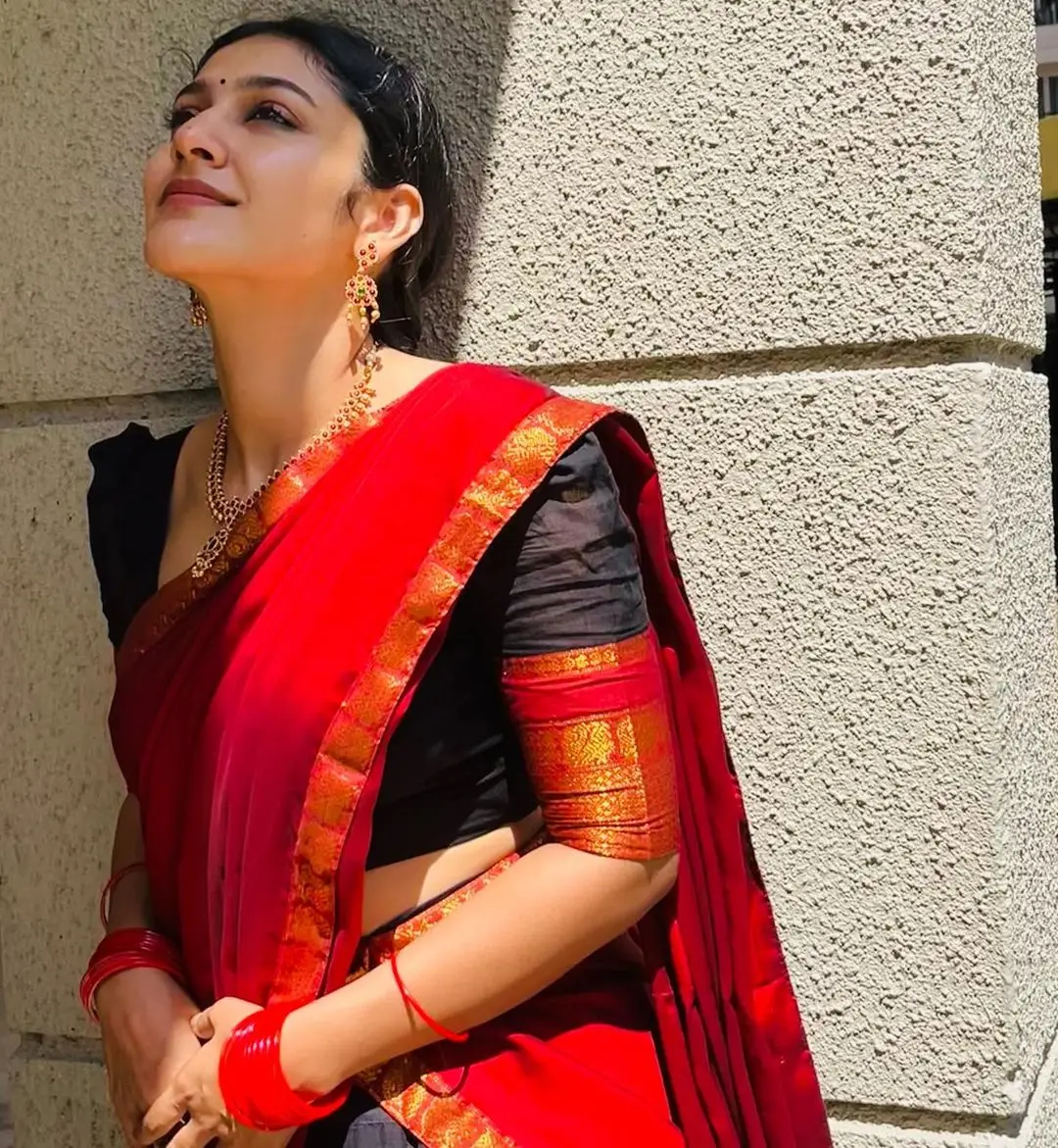 MALAYALAM ACTRESS ANARKALI NAZAR IN RED LEHENGA BLACK CHOLI